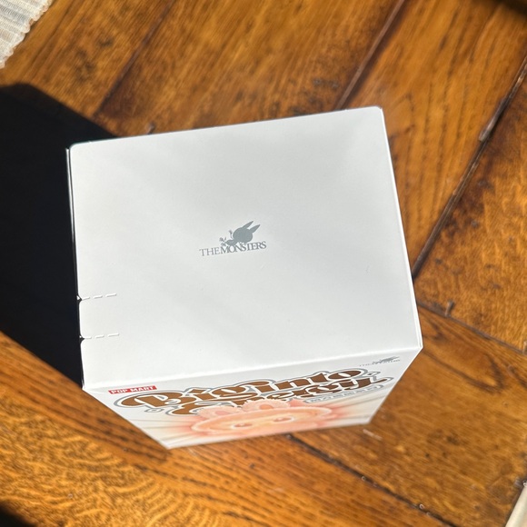 Pop Mart Big Into Energy Labubu - Picture 6 of 6